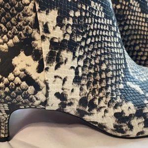 WOMENS SNAKEPRINT BOOTIES